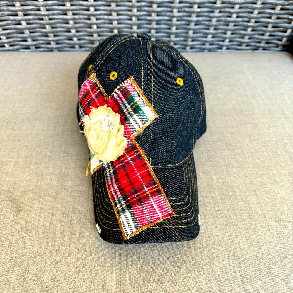 Pinky Bolle, Hat